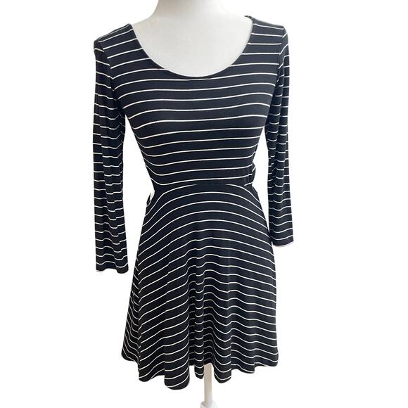 American Eagle Soft & Stretchy Black White Striped Side Cutout Mini Dress Sz M - Picture 2 of 8